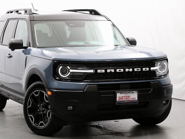 2025 Ford Bronco Sport Outer Banks photo 2