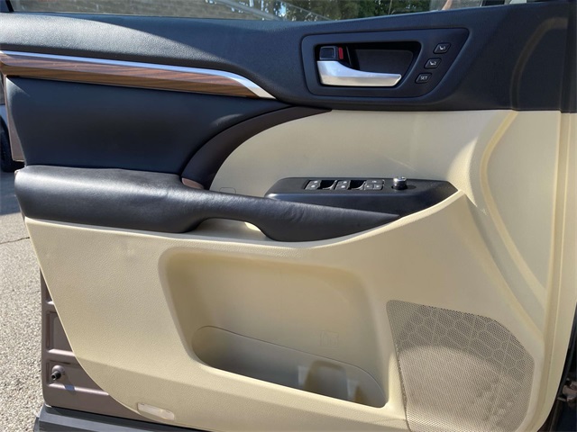 2017 Toyota Highlander Limited Platinum photo 26