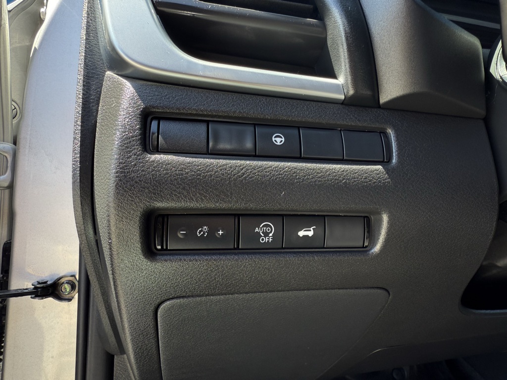 2024 Nissan Rogue SV photo 25