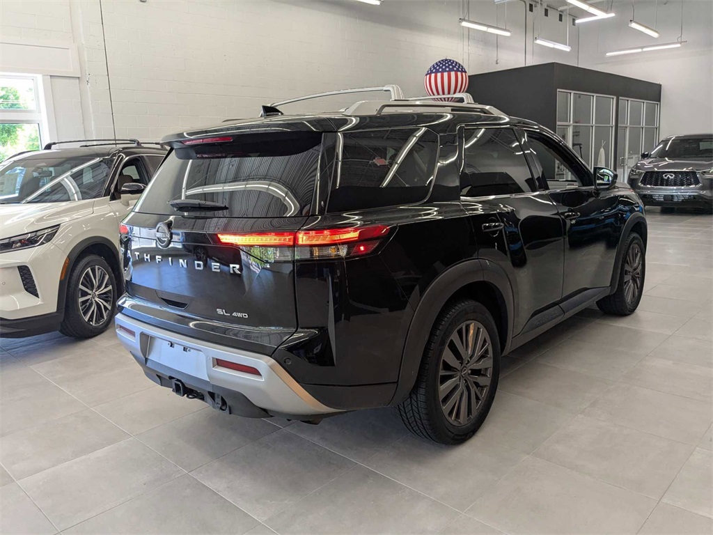 2023 Nissan Pathfinder SL photo 3