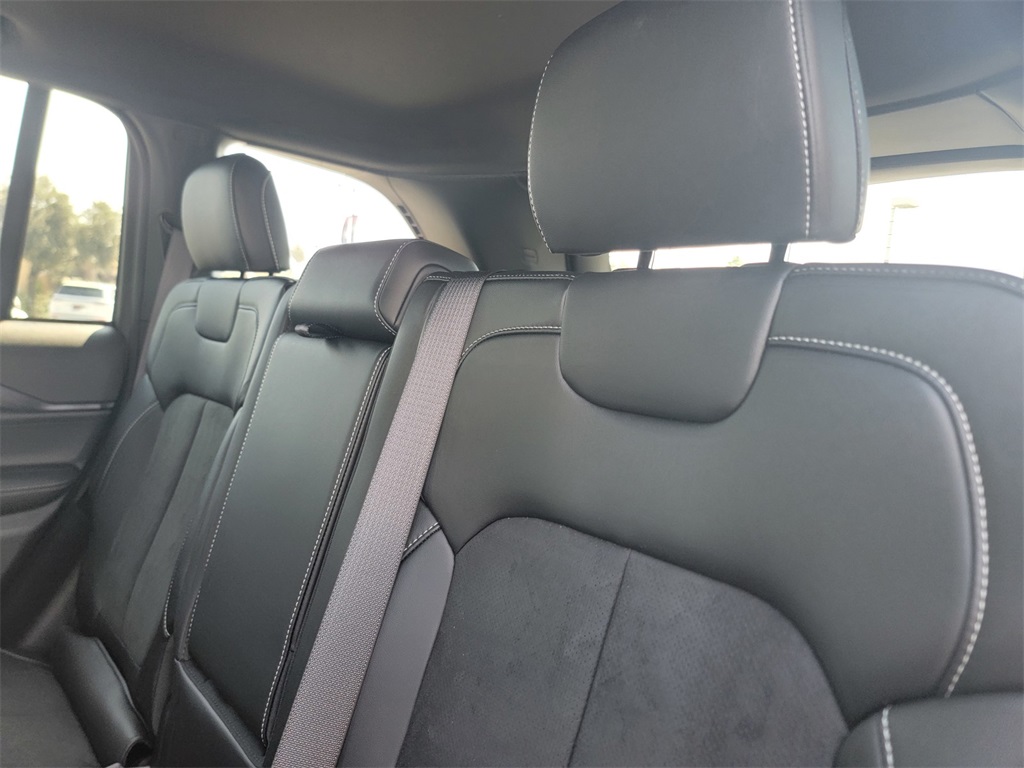 2025 Jeep Grand Cherokee Laredo Altitude X photo 8