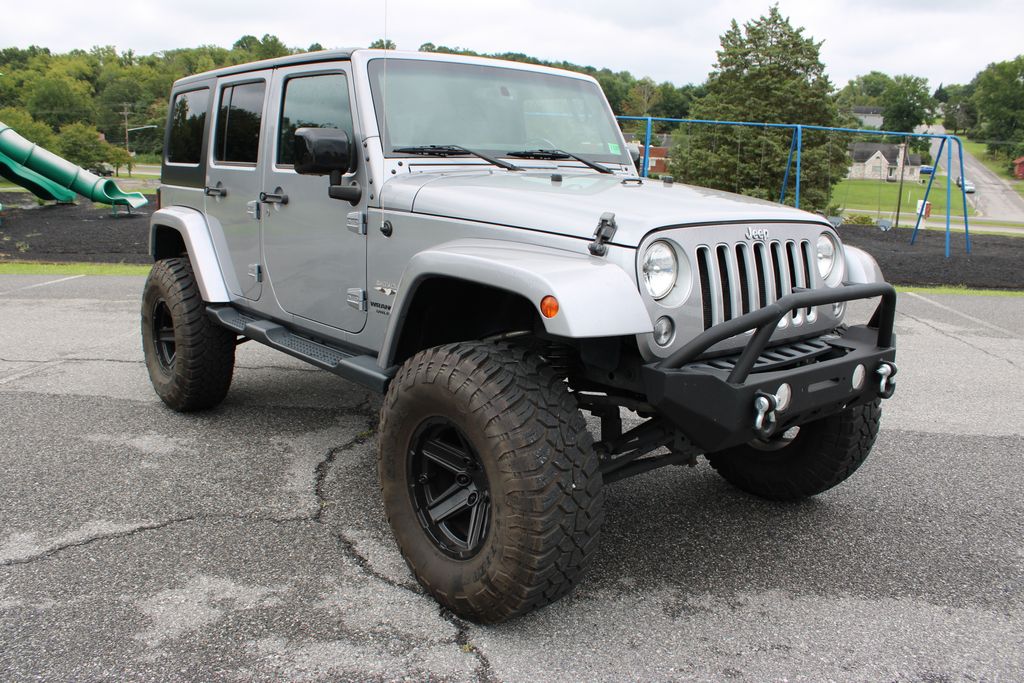 2016 Jeep Wrangler Unlimited Sahara photo 2