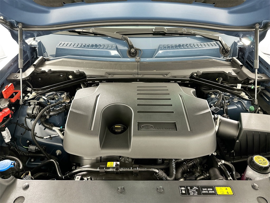 2025 Land Rover Defender 110 X-Dynamic SE photo 24