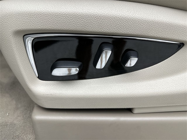 2019 Cadillac Escalade Luxury photo 2