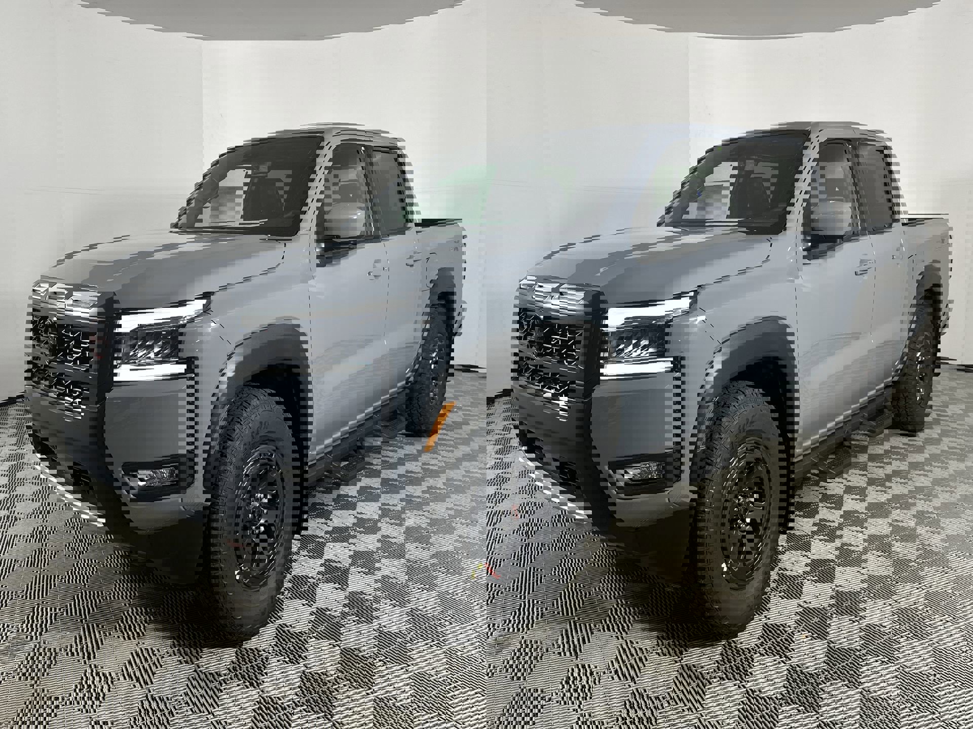 2025 Nissan Frontier PRO-X photo 4