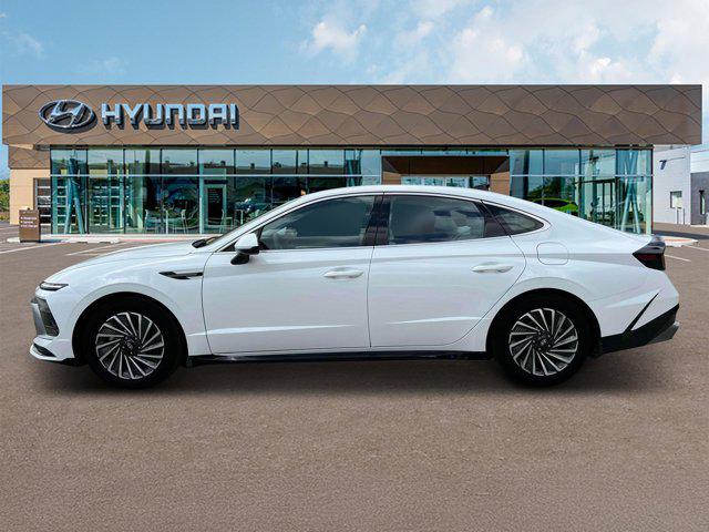 2025 Hyundai Sonata Hybrid SEL photo 2