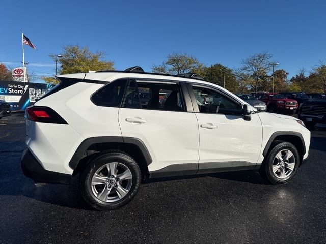 2023 Toyota RAV4 XLE photo 3