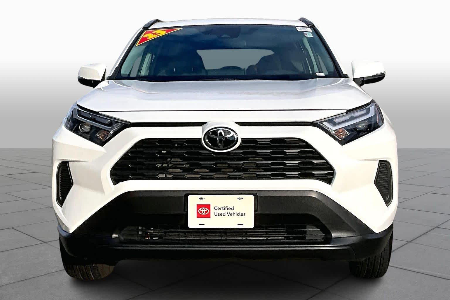 2023 Toyota RAV4 XLE photo 3