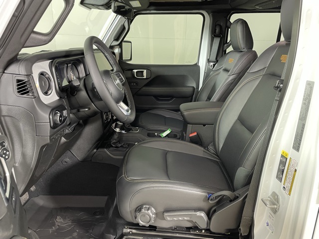 2025 Jeep Wrangler Sahara photo 15