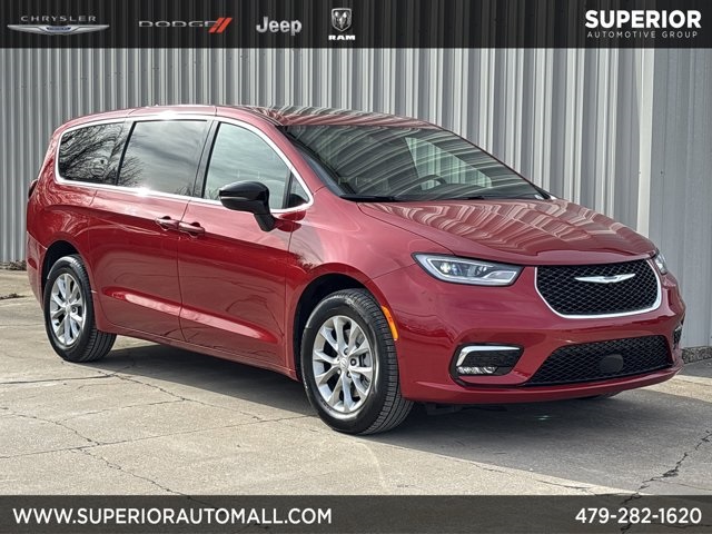 2026 Chrysler Pacifica Limited's photo