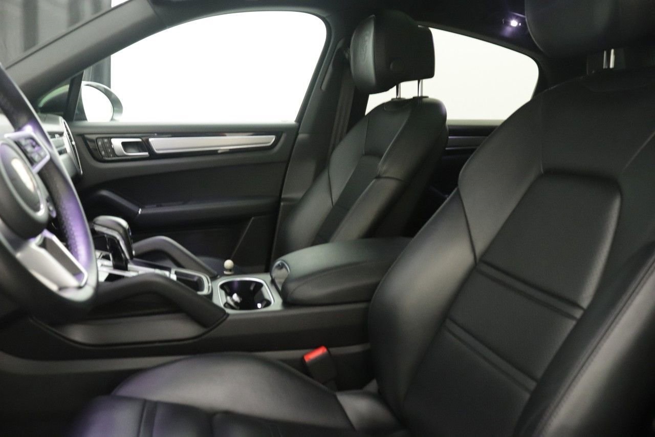 2022 Porsche Cayenne Coupe Base photo 26