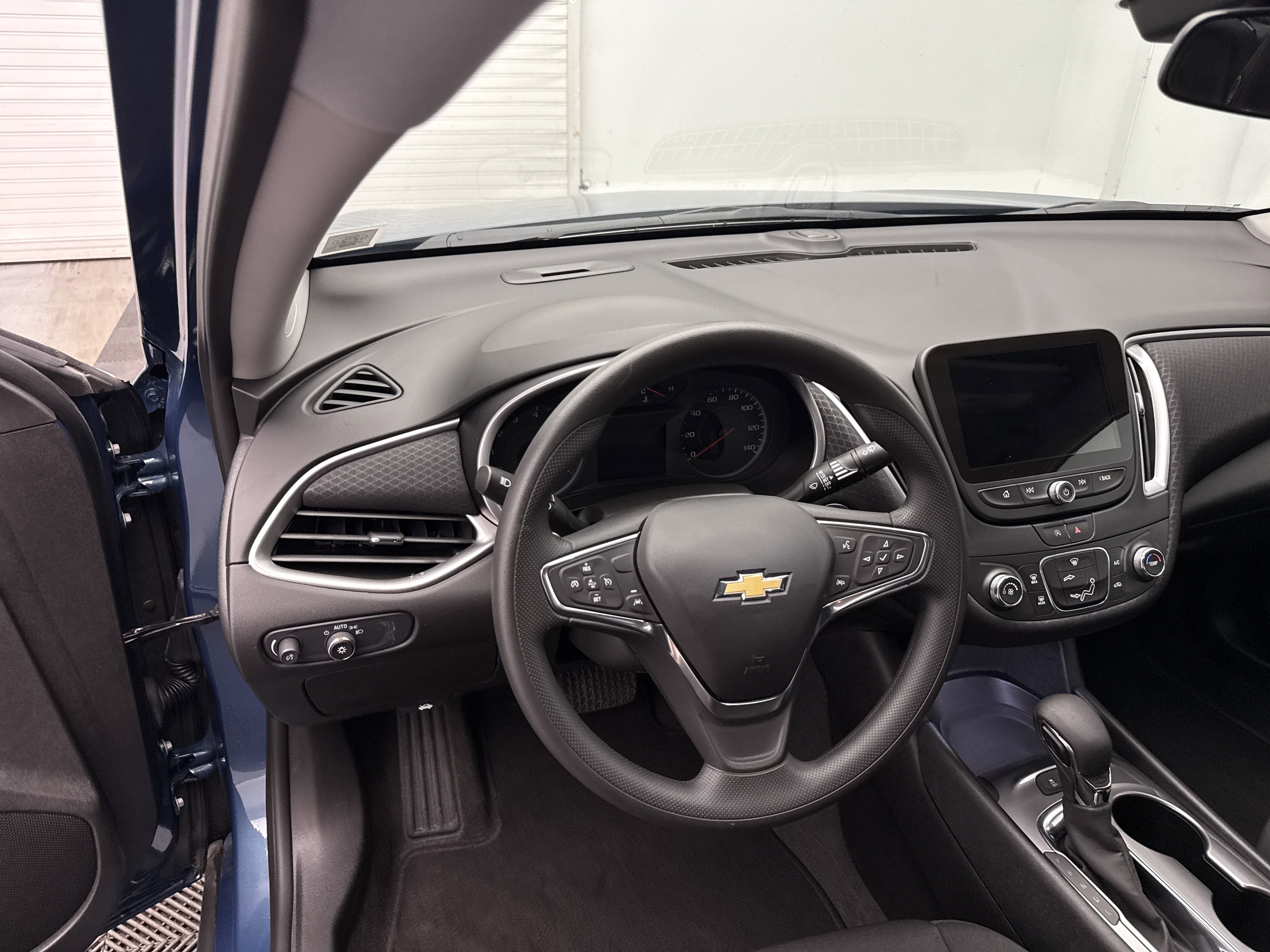 2025 Chevrolet Malibu LS photo 13