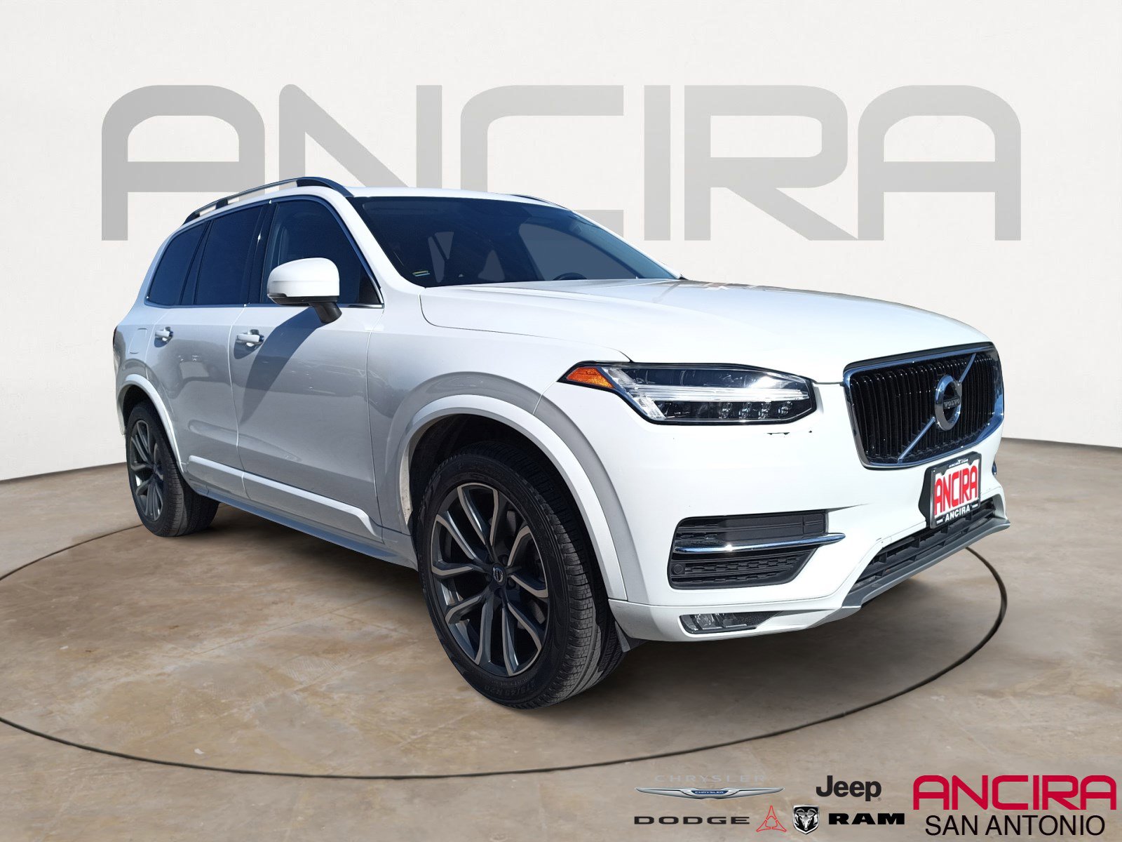 2019 Volvo XC90 Momentum's photo