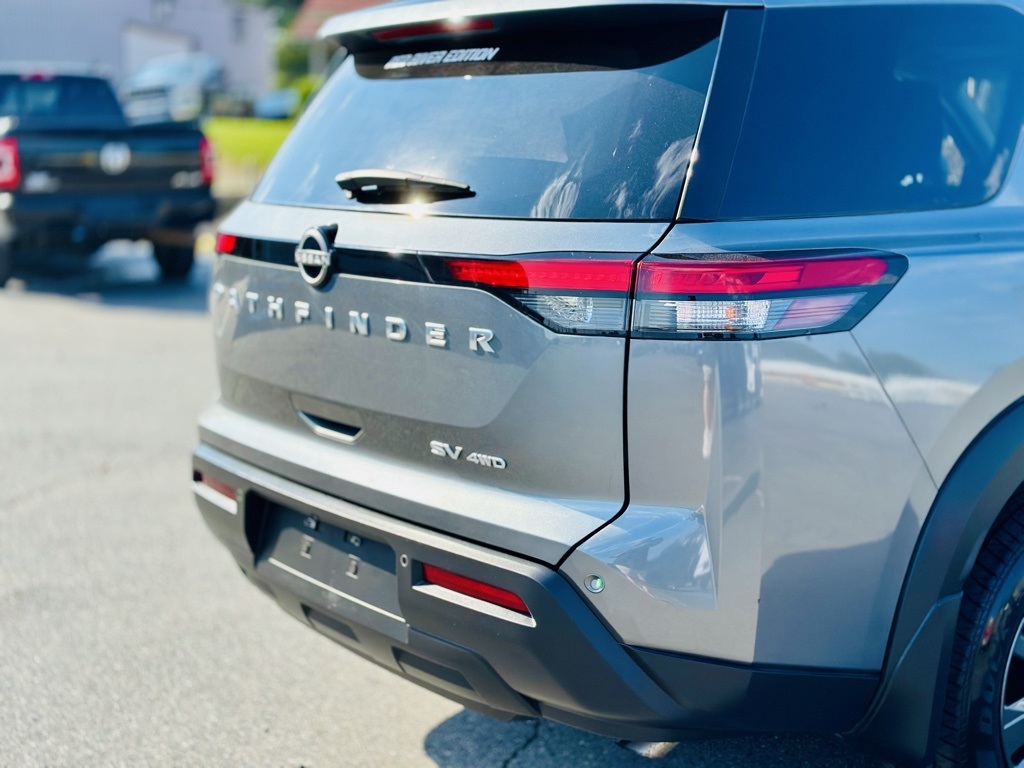 2022 Nissan Pathfinder SV photo 7
