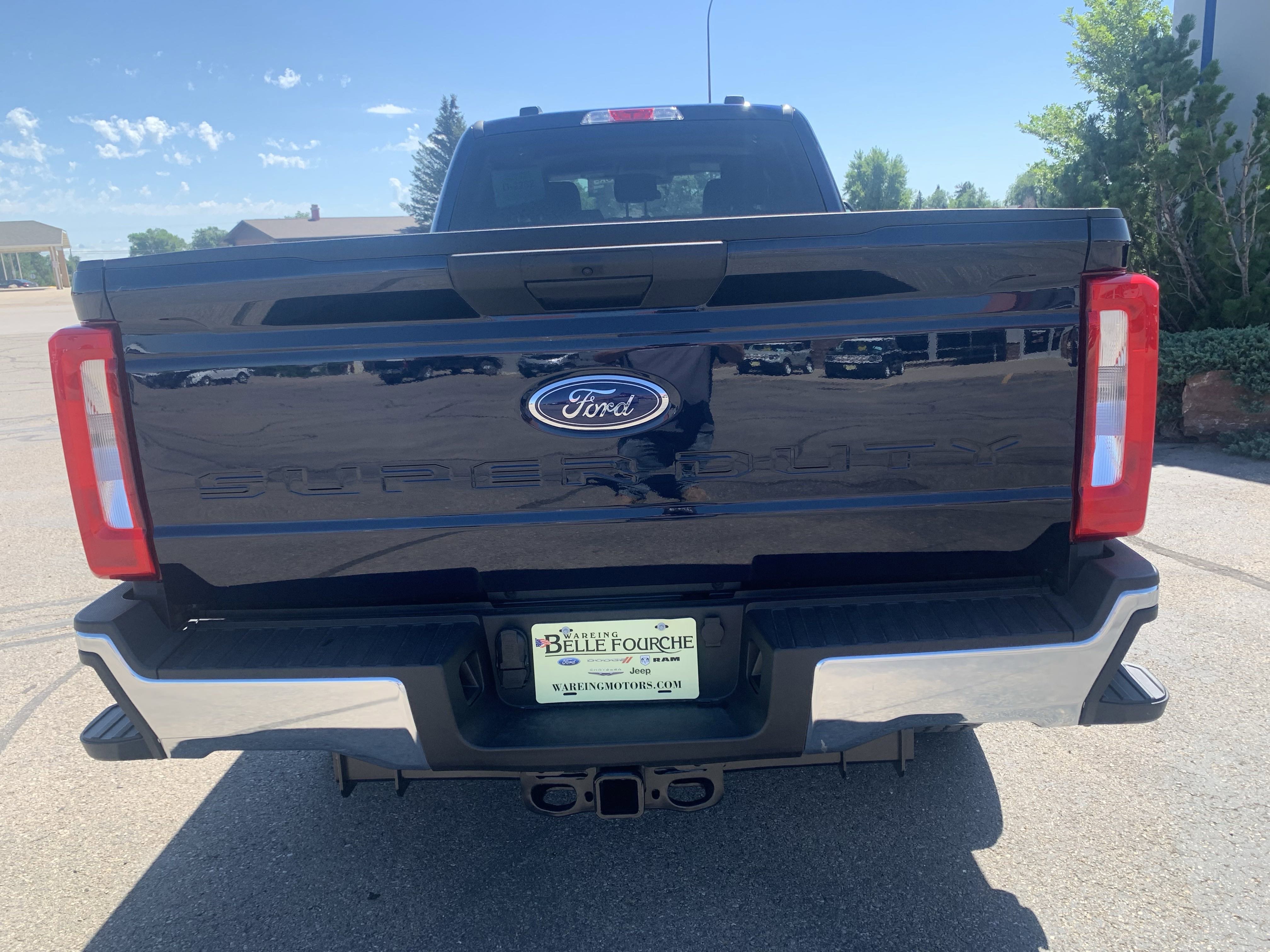 2025 Ford F-350 XLT photo 3