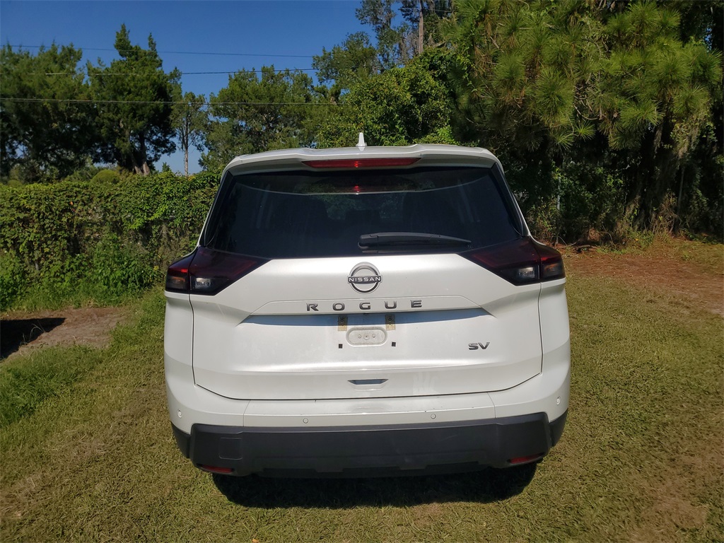 2024 Nissan Rogue SV photo 3