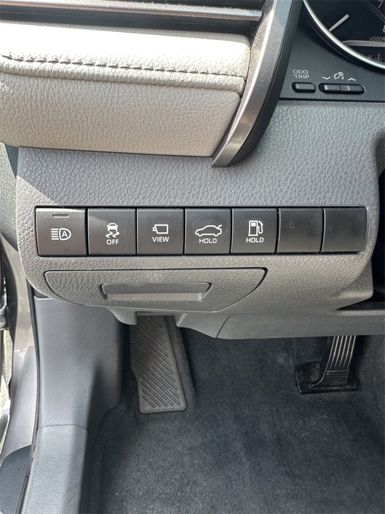2023 Toyota Camry XLE V6 photo 13