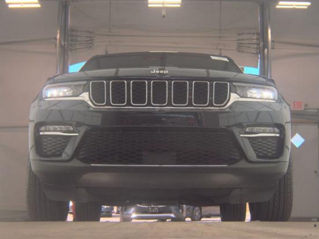 2024 Jeep Grand Cherokee Limited photo 2