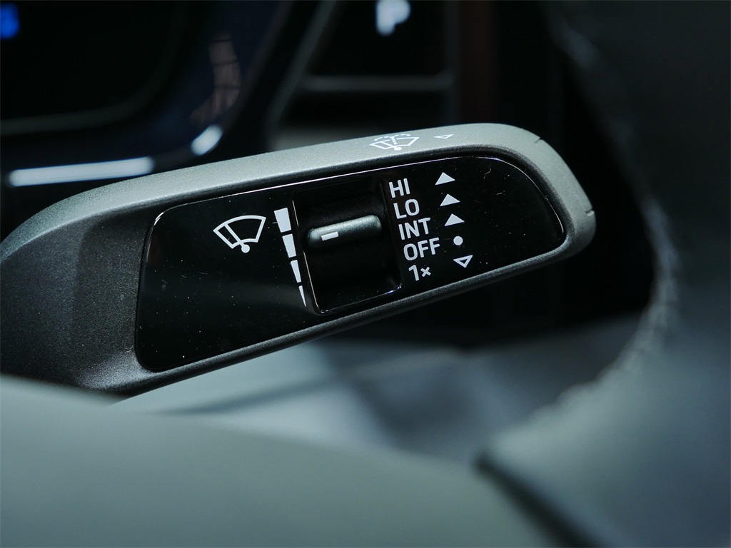 2025 Porsche Macan Electric 4 photo 19
