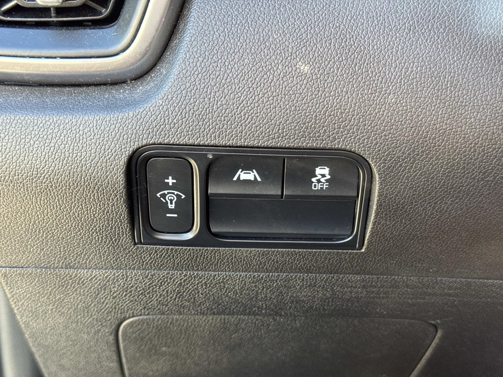 2023 Kia Sorento LX photo 18
