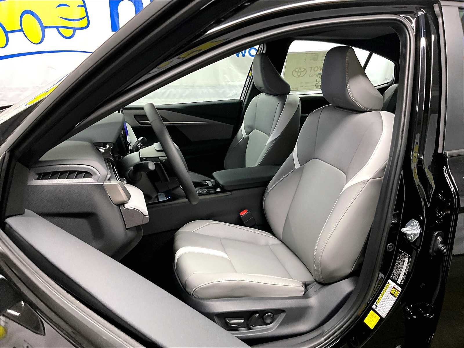2025 Toyota Camry SE photo 10