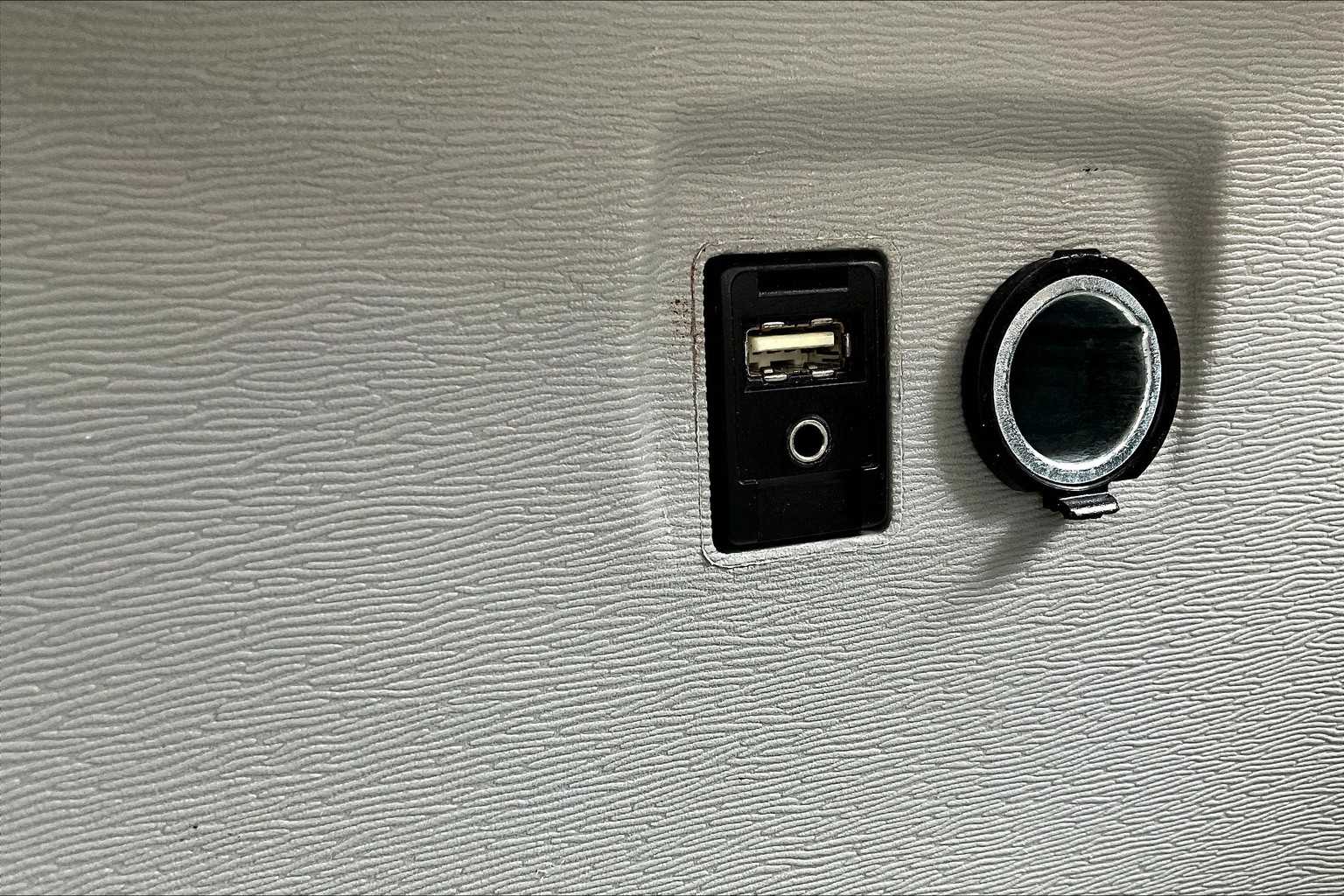 2014 Toyota Sienna LE photo 34
