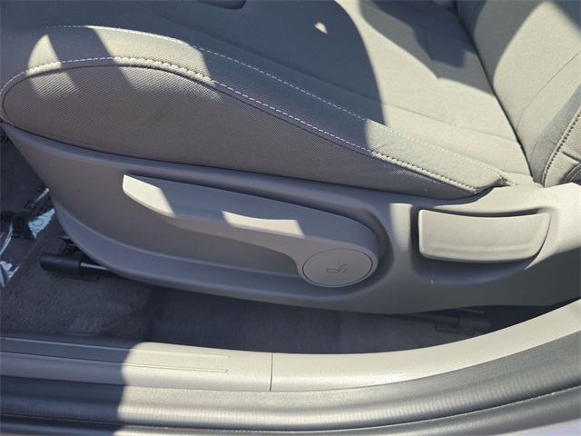 2025 Hyundai Elantra SEL Convenience photo 12