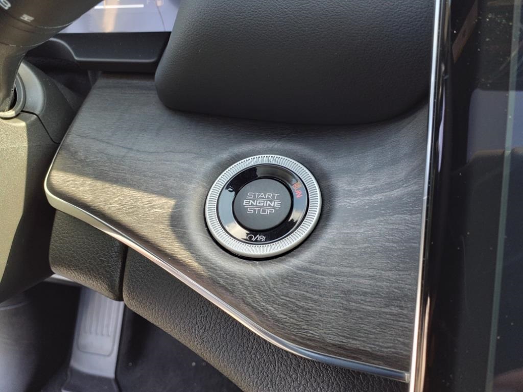 2023 Jeep Cherokee Overland 4xe photo 14