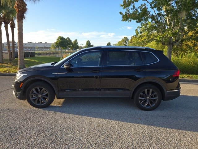 2022 Volkswagen Tiguan SE photo 2