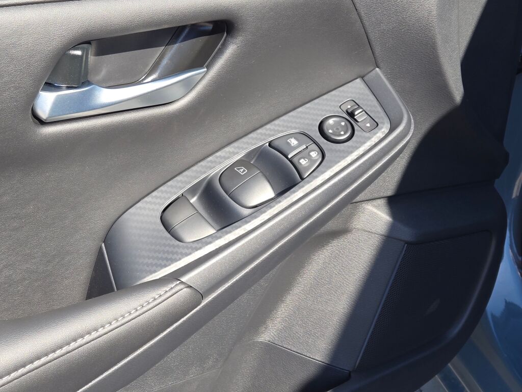 2025 Nissan Sentra SV photo 17