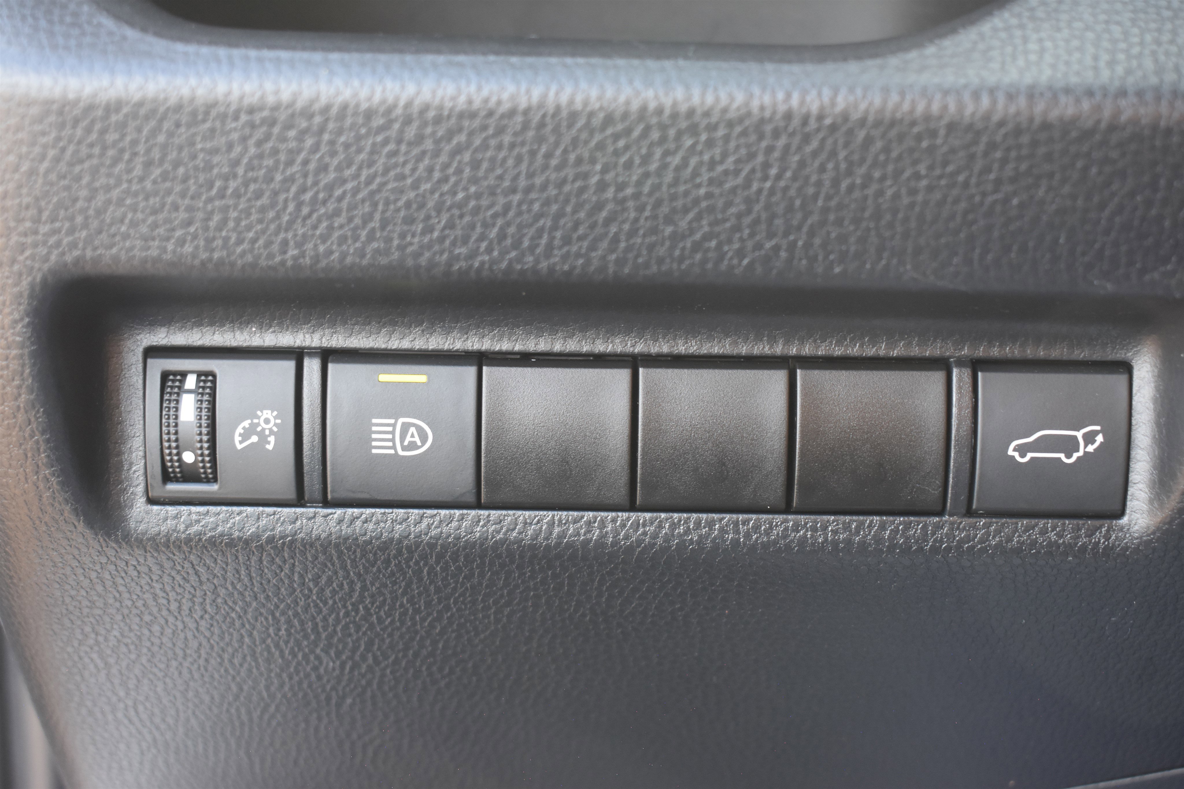 2021 Toyota RAV4 XLE photo 19