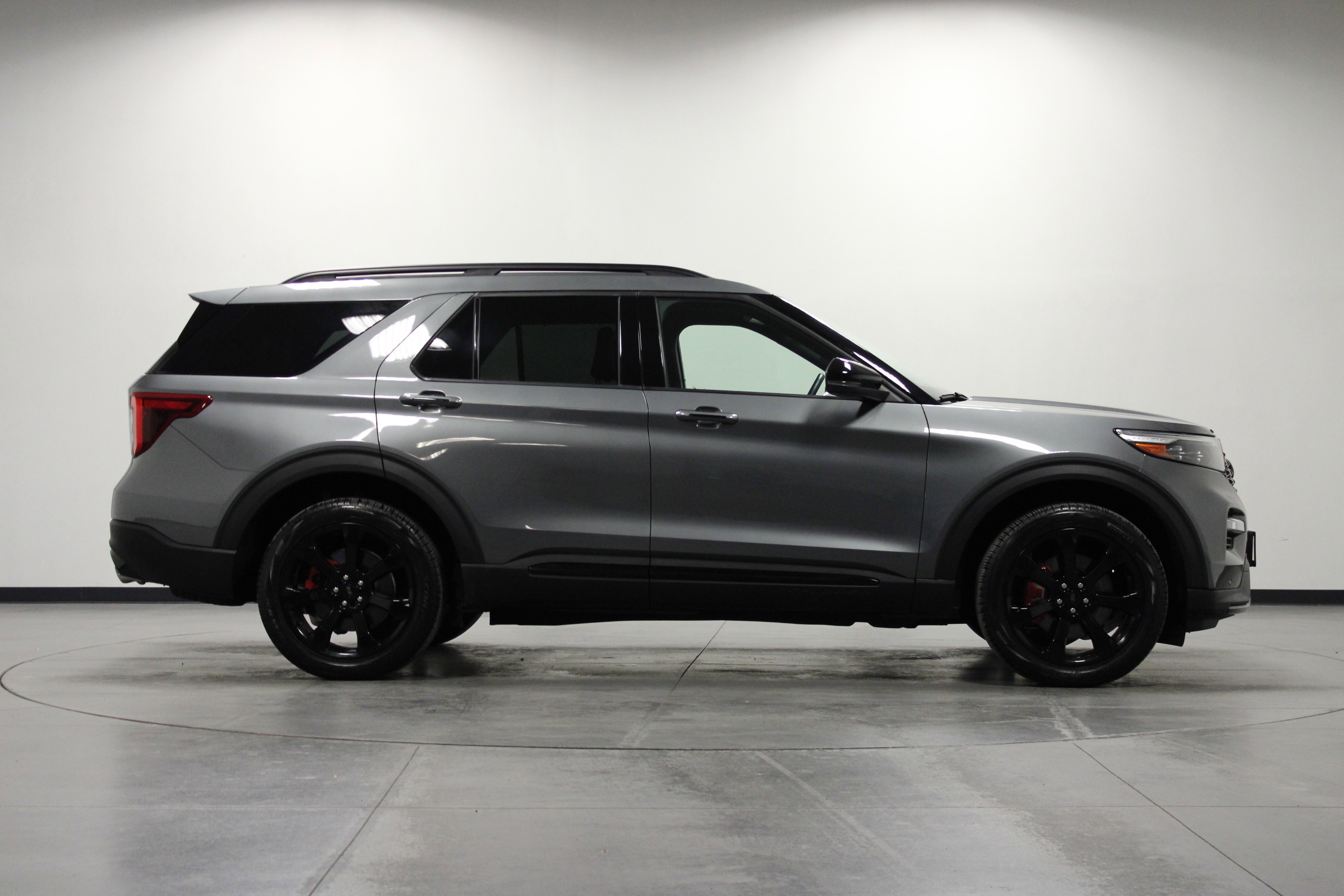 2023 Ford Explorer ST photo 2