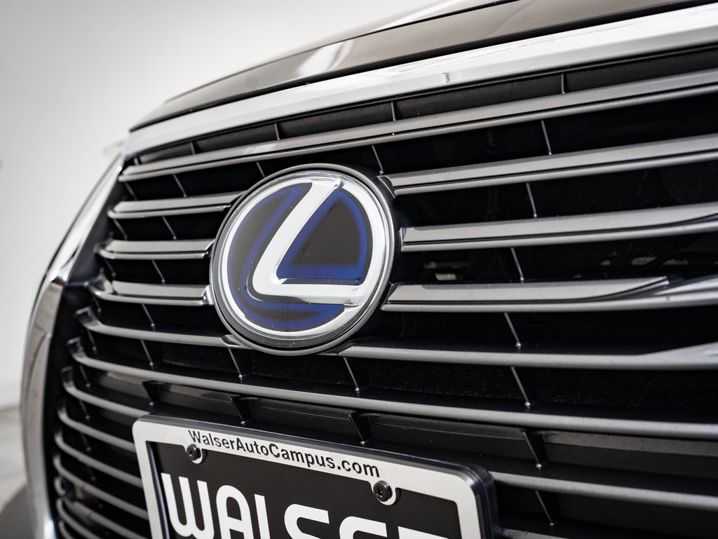 2016 Lexus ES 300h photo 3