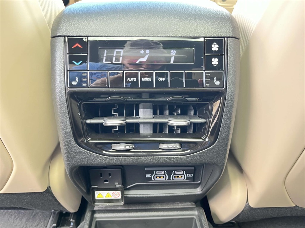 2025 Jeep Grand Cherokee Limited photo 31