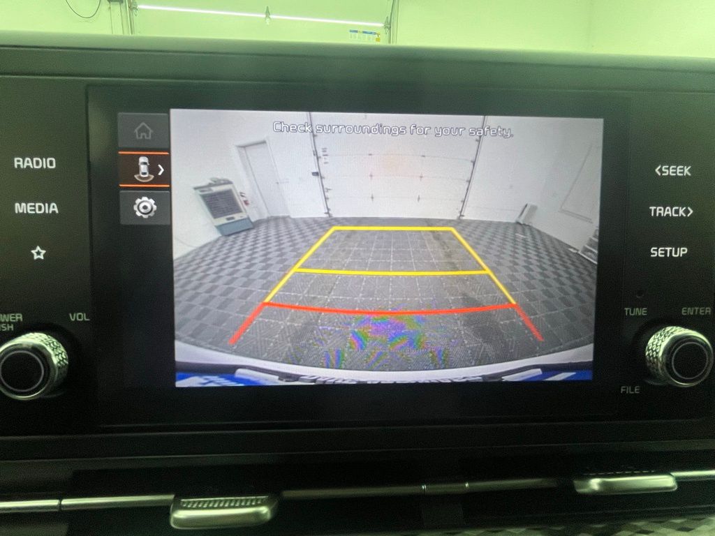 2024 Kia Carnival LX photo 4