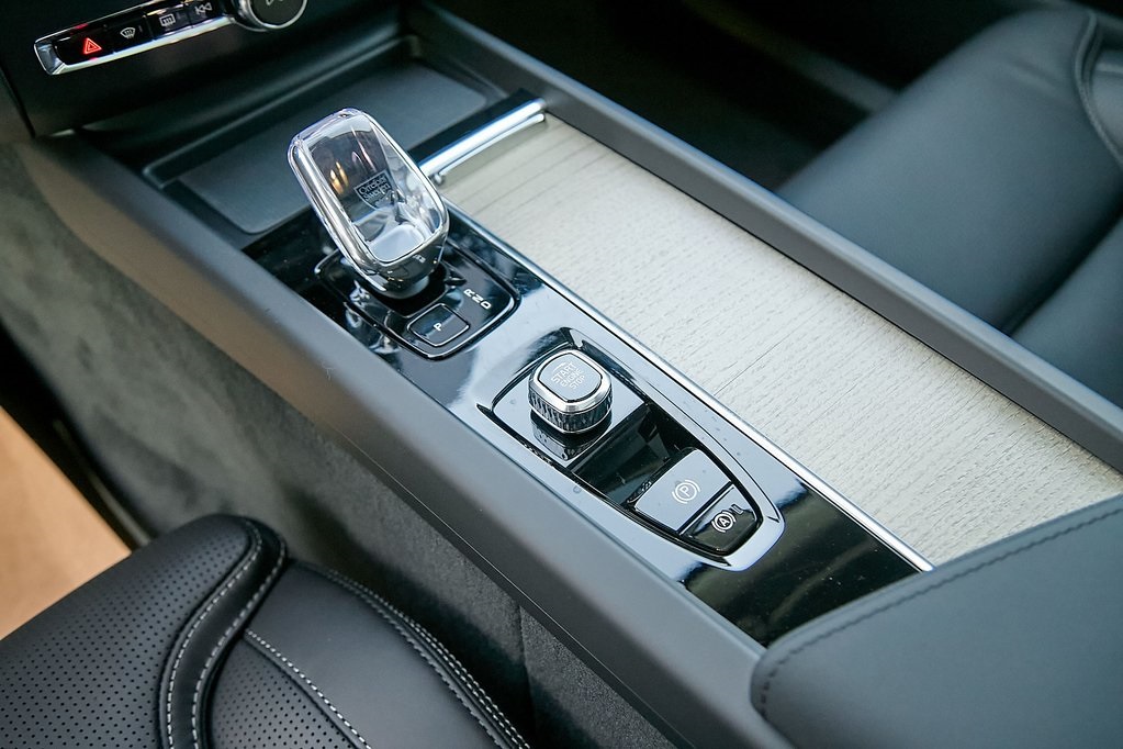 2026 VOLVO XC60 - Image 18