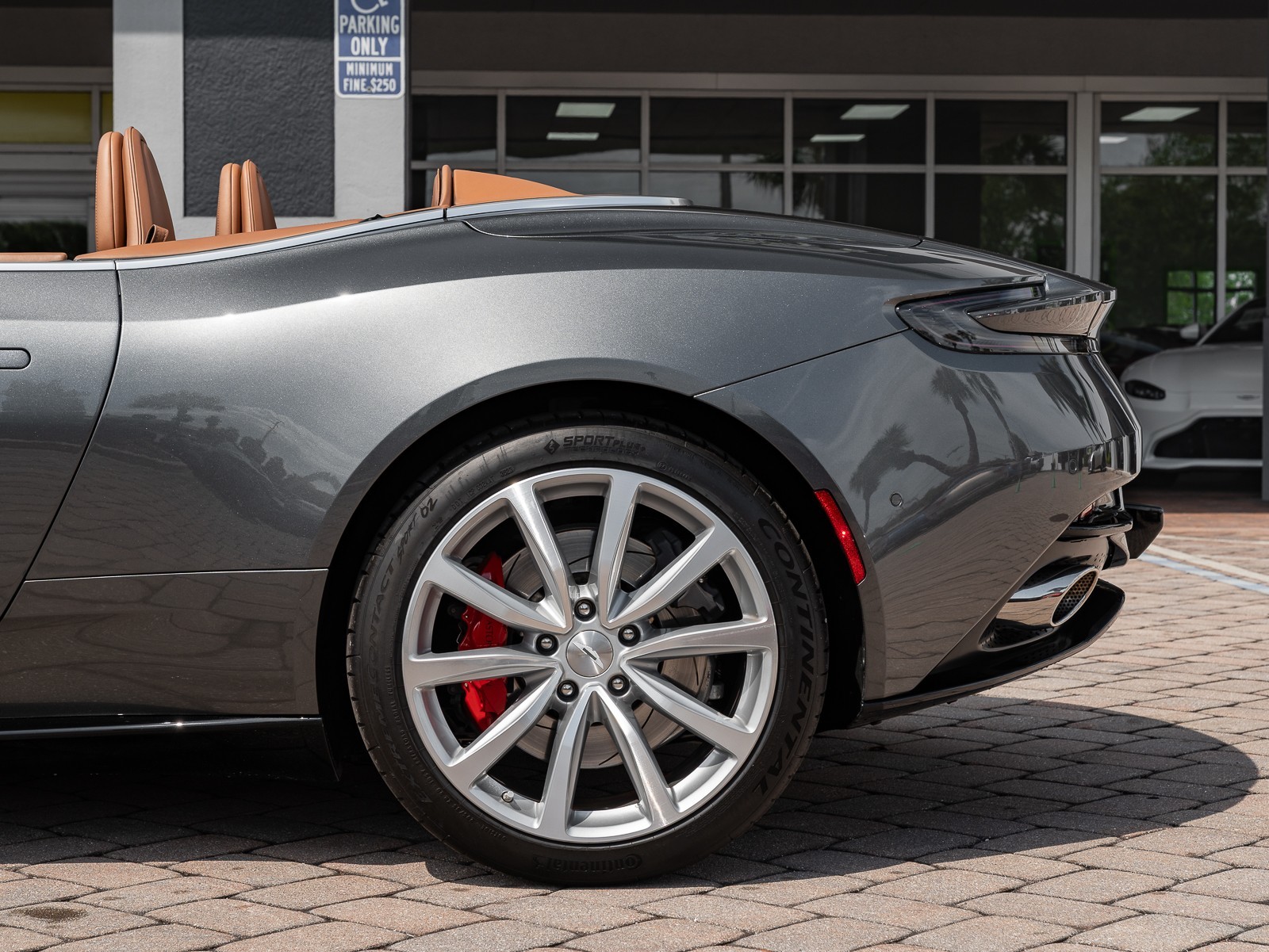 2019 Aston Martin DB11 AM5 photo 11