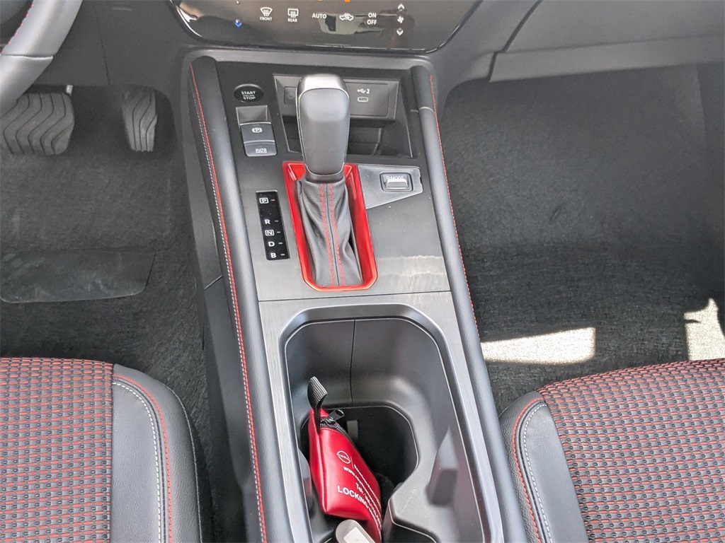 2025 Nissan Kicks SR photo 17