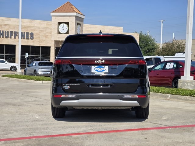 2022 Kia Carnival EX photo 2