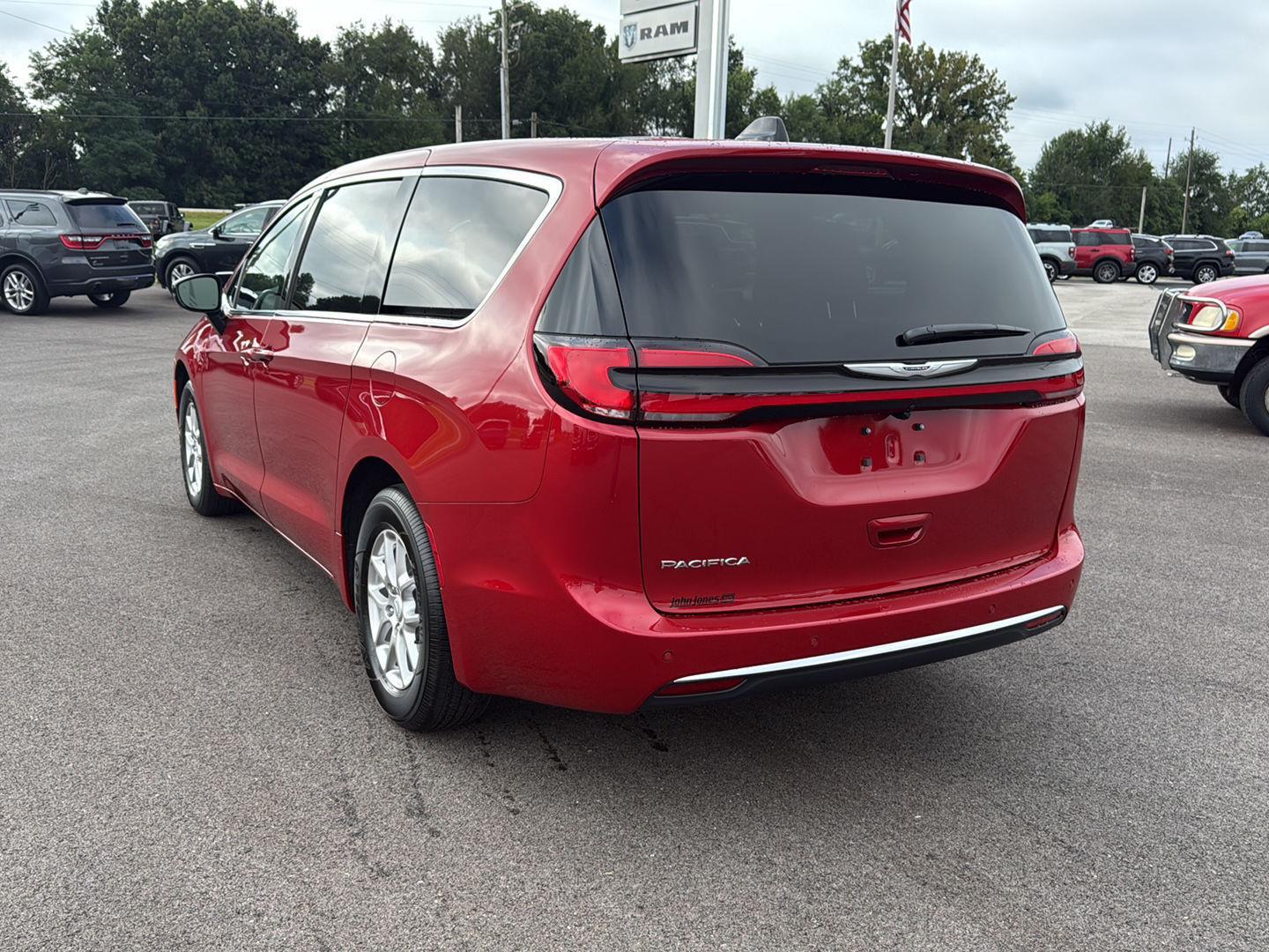 2026 Chrysler Pacifica photo 16