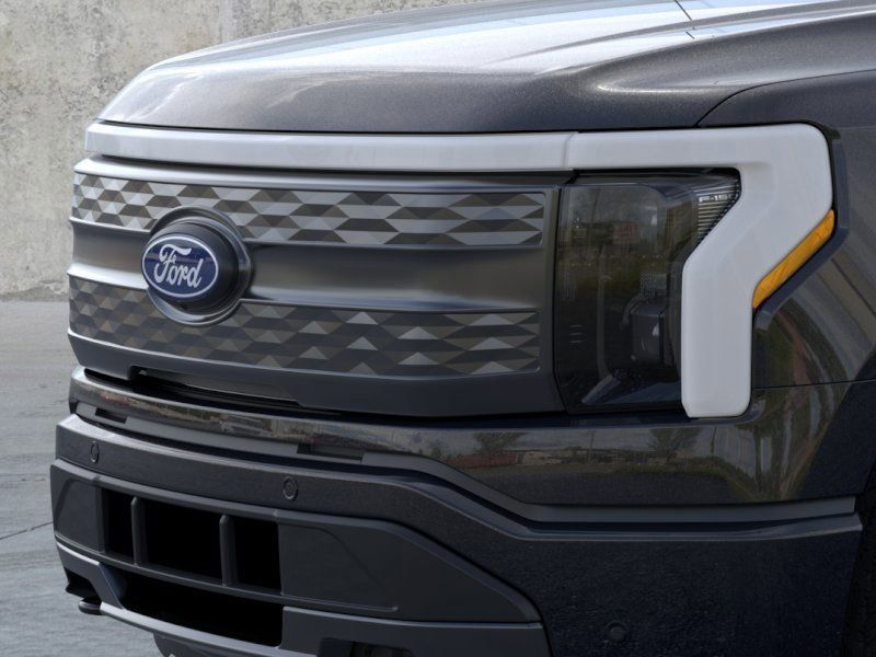 2025 Ford F-150 Lightning Lariat photo 12