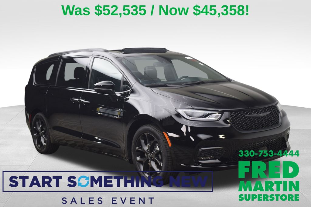 2026 Chrysler Pacifica Limited's photo