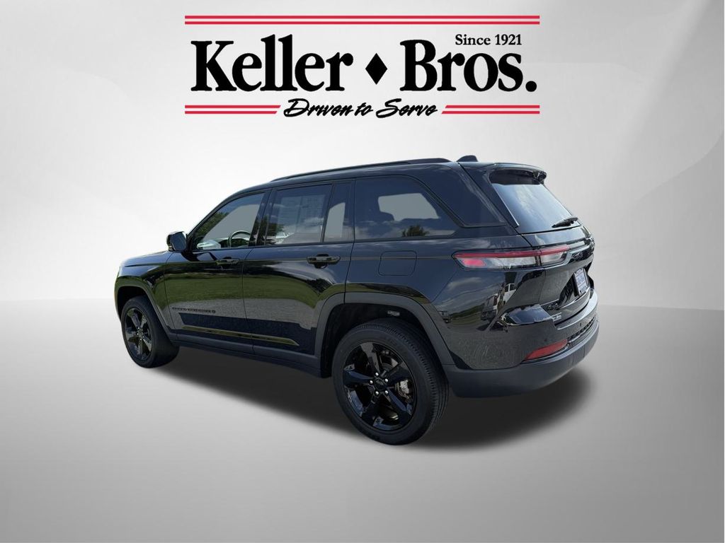 2022 Jeep Grand Cherokee Altitude photo 4