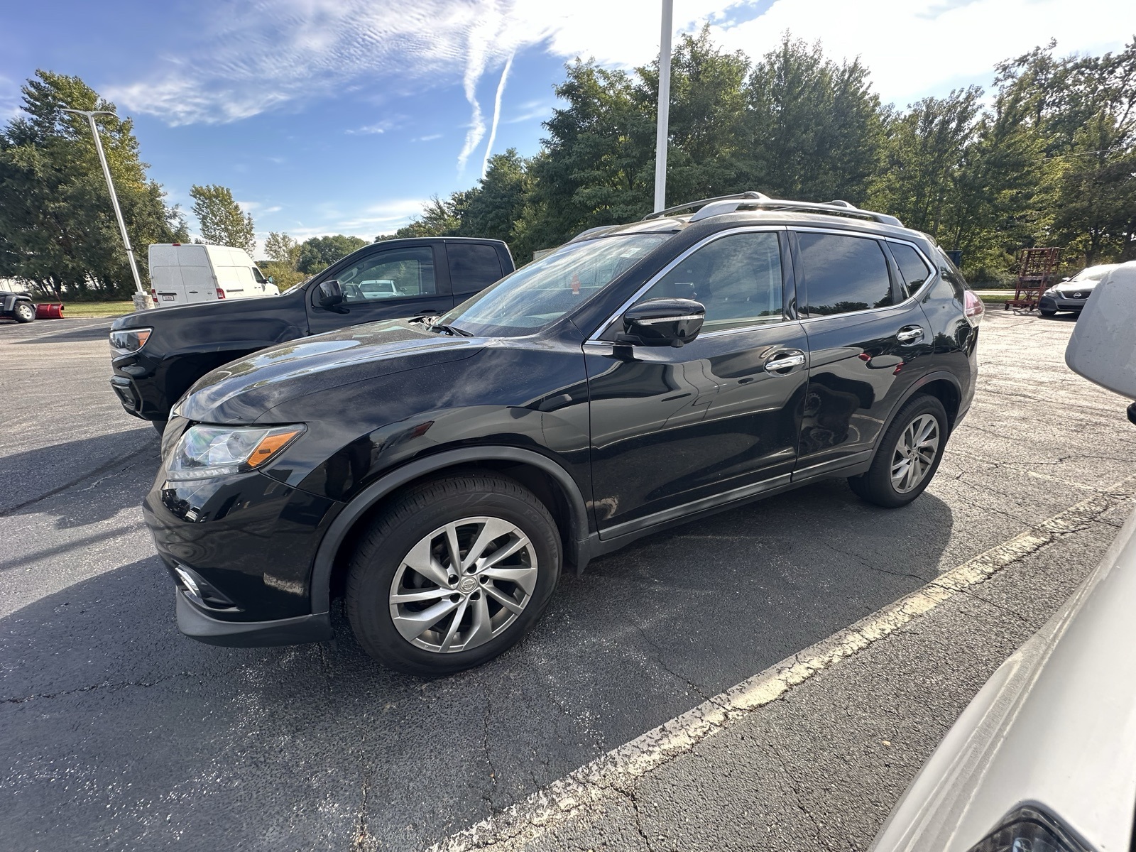 2014 Nissan Rogue SL photo 2