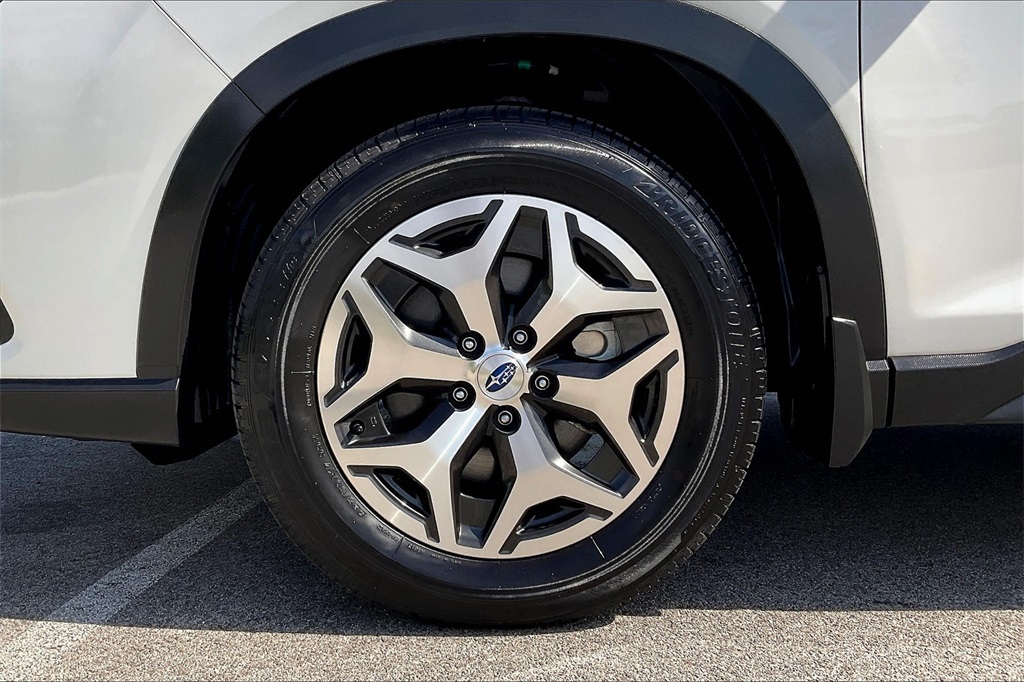 2024 Subaru Forester Premium photo 8