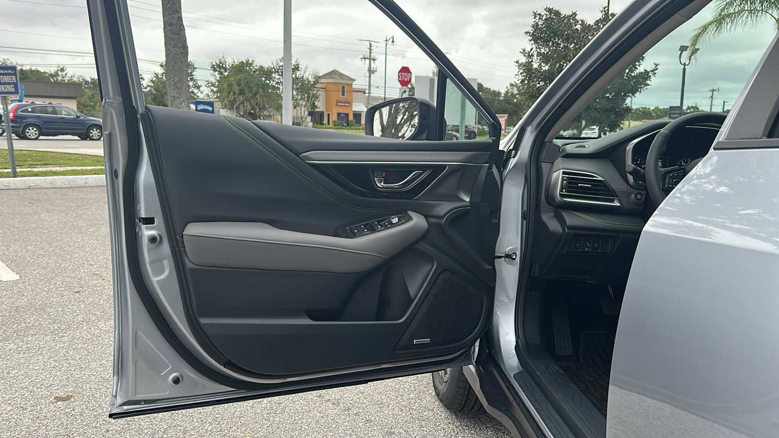 2025 Subaru Outback Onyx Edition XT photo 7