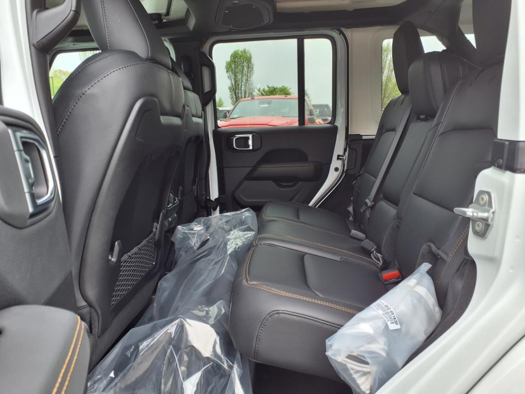 2025 Jeep Wrangler Sahara photo 20