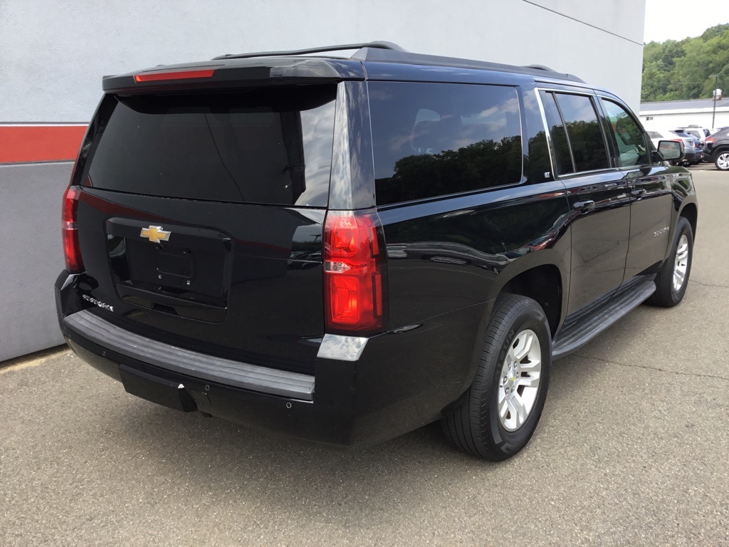 2015 Chevrolet Suburban LT photo 3