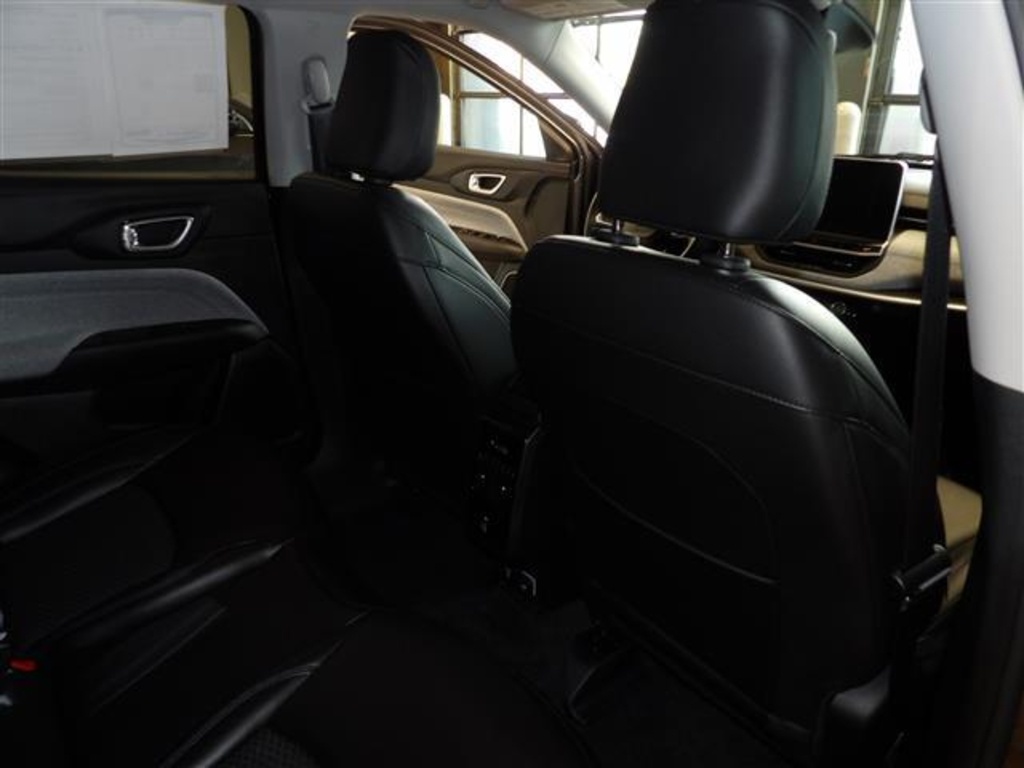2022 Jeep Compass Latitude photo 14