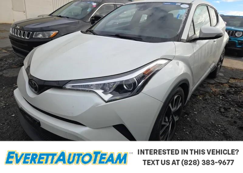 2018 Toyota C-HR XLE Premium's photo